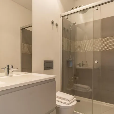 Lejlighed Modern 3br, Terrace, Ac/heating & Self Check-in *