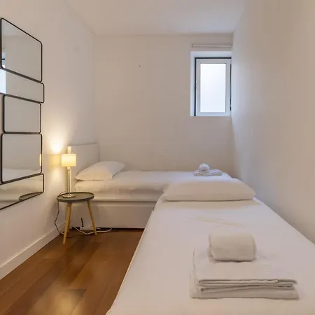 Apartment Modern 3br, Terrace, Ac/heating & Self Check-in *