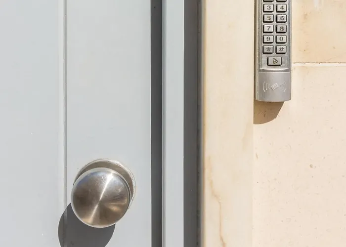 Modern 3br, Terrace, Ac/heating & Self Check-in Διαμέρισμα *