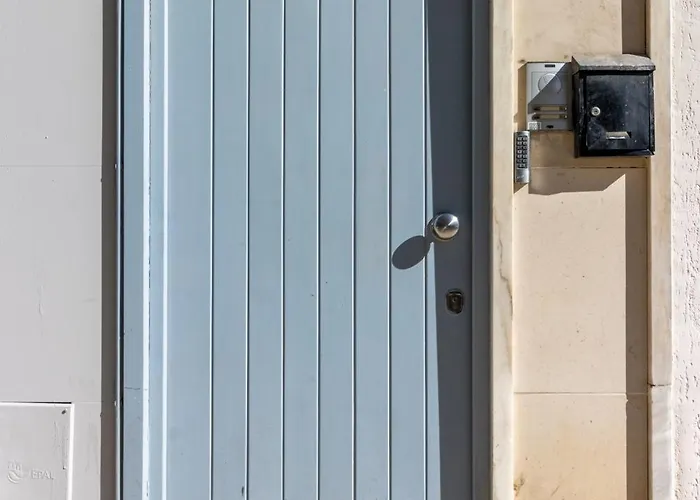 Modern 3br, Terrace, Ac/heating & Self Check-in *