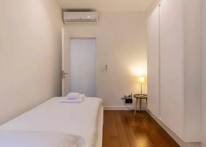 Modern 3br, Terrace, Ac/heating & Self Check-in *