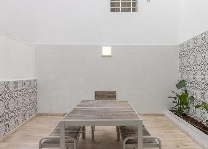 Modern 3br, Terrace, Ac/heating & Self Check-in