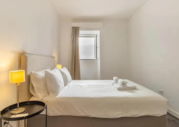 Modern 3br, Terrace, Ac/heating & Self Check-in *