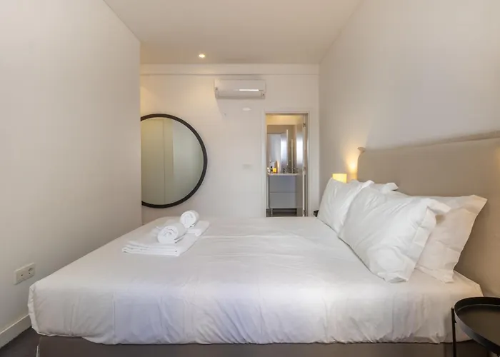 Modern 3br, Terrace, Ac/heating & Self Check-in