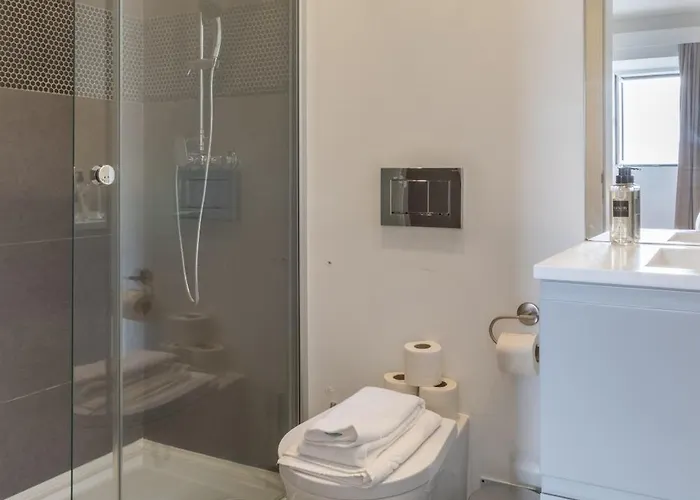 Modern 3br, Terrace, Ac/heating & Self Check-in Διαμέρισμα *