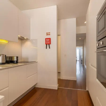 Modern 3br, Terrace, Ac/heating & Self Check-in Лиссабон