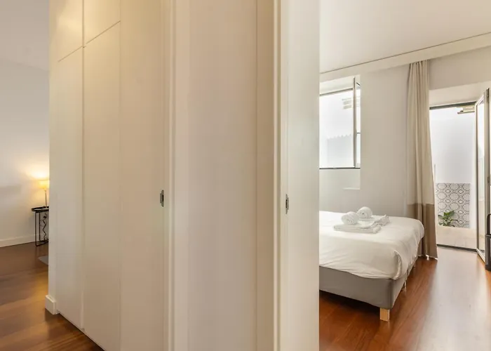 Modern 3br, Terrace, Ac/heating & Self Check-in